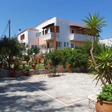 Eden Apartmanhotel Ajía Marína