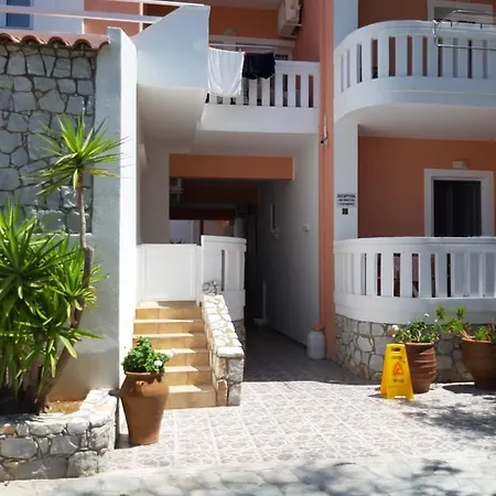 Eden Apartmanhotel Ajía Marína