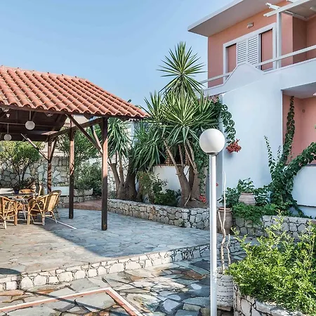 Apartmanhotel Eden Ajía Marína